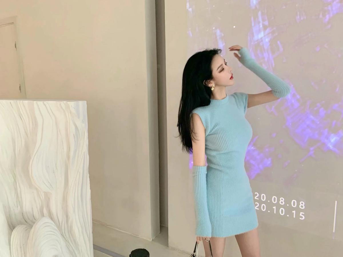 Bean Paste Marshmallow Dress Women's Sleeves Furry Sweater Dress Slim Bag