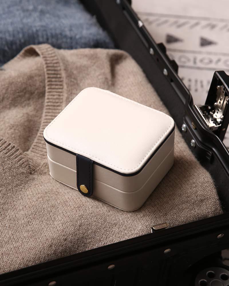 Portable jewelry box