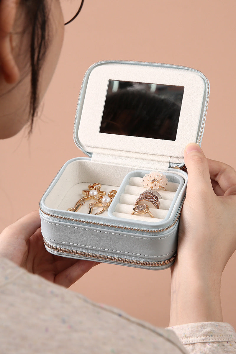 Portable travel jewelry box