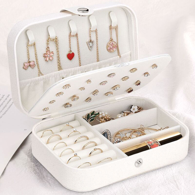Portable jewelry box