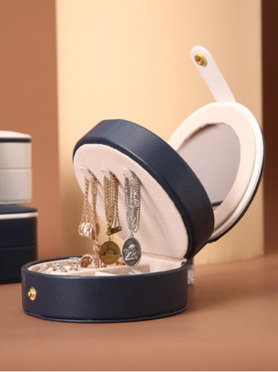 Portable jewelry box