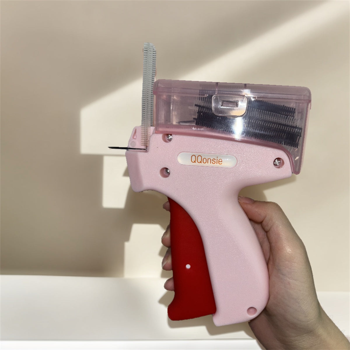 Quick Clothing Fixer, 1 Count Handheld Tag Attacher Gun With 5 Counts Needles & 1000pcs Barbs Fasteners, Sewing Craft Kit For Retail Hang Price Fabric